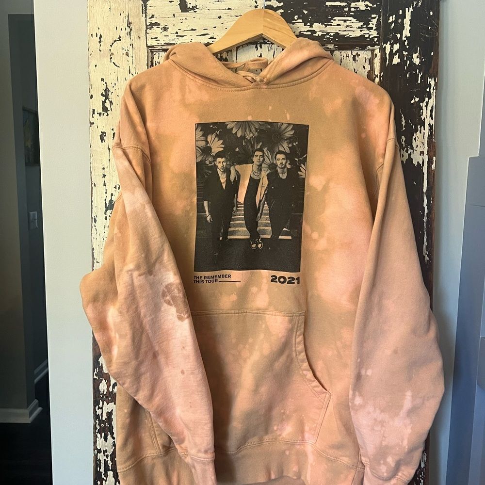 Distressed Jonas Brothers The Remember Me Tour 2021 Hoodie size XL.